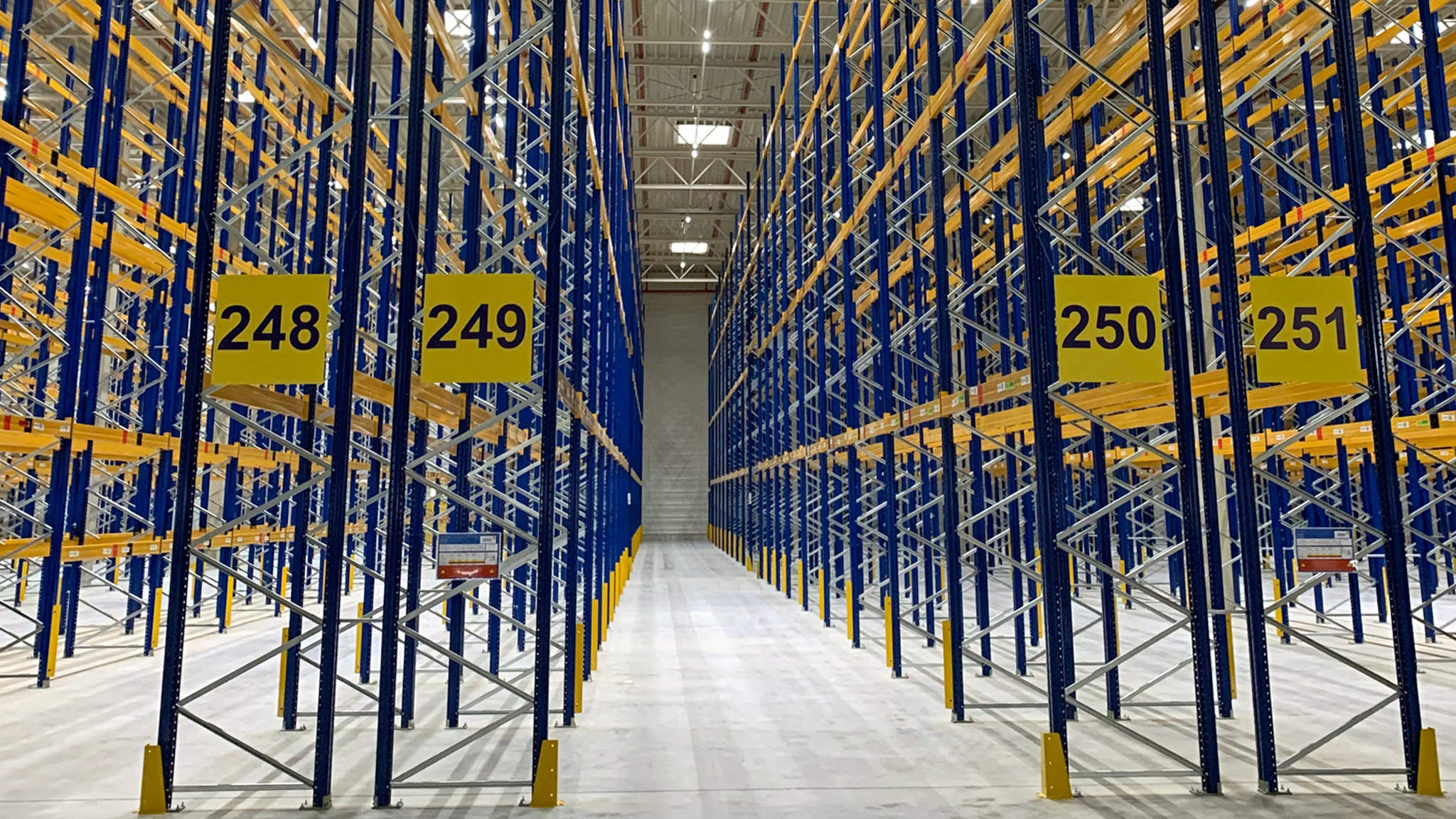 A nova instalação da DACHSER compreende 84.000 m2 e inclui dois armazéns com uma área total de logística de 40.000 m2.