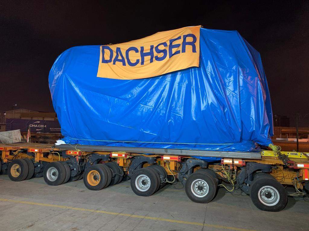 A carga foi descarregada diretamente do navio para um caminhão modular A carga foi descarregada diretamente do navio para um caminhão modular