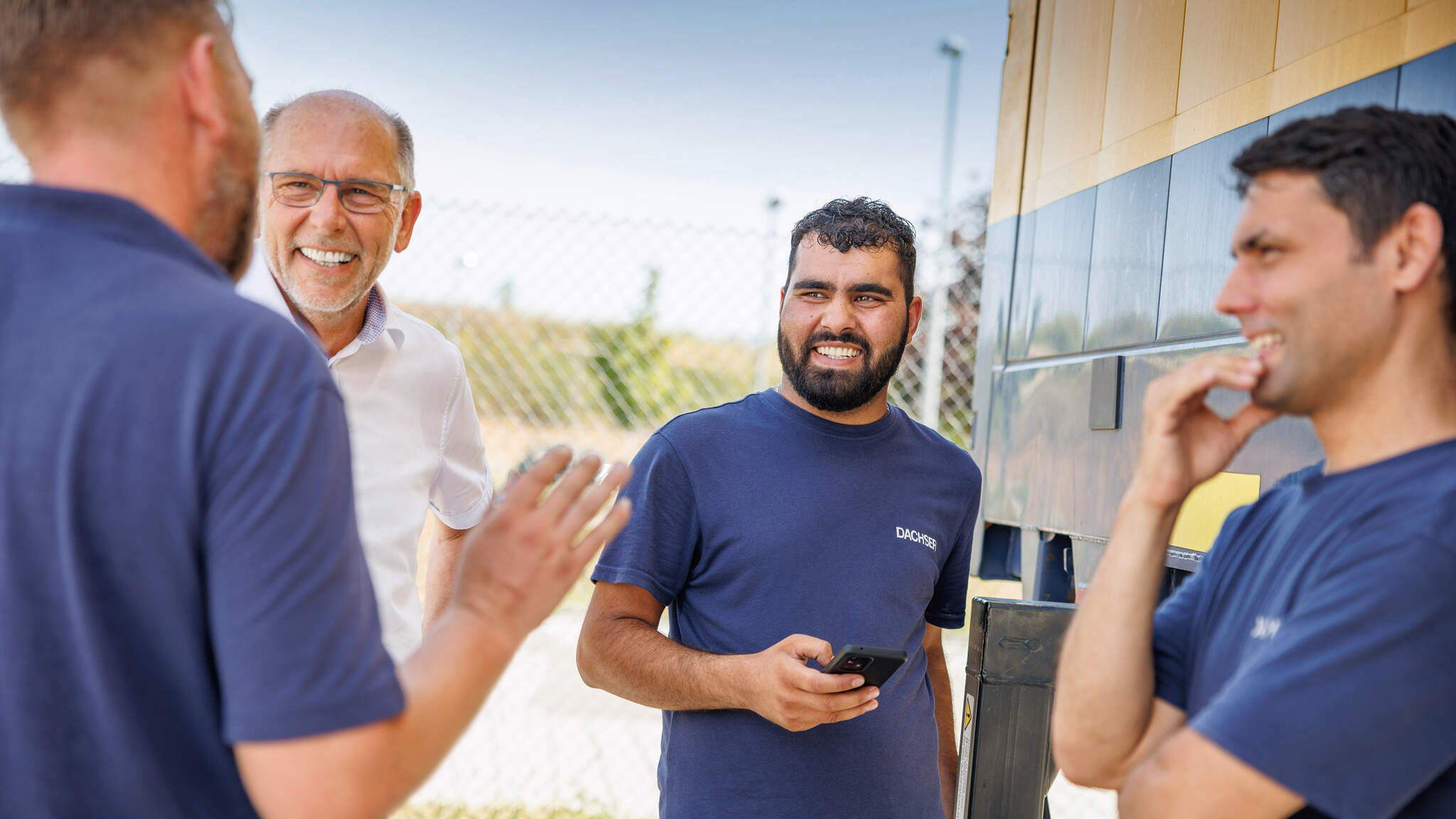 Trabalho em equipe: Rolf Hügel (2º da esquerda) e sua equipe de motoristas