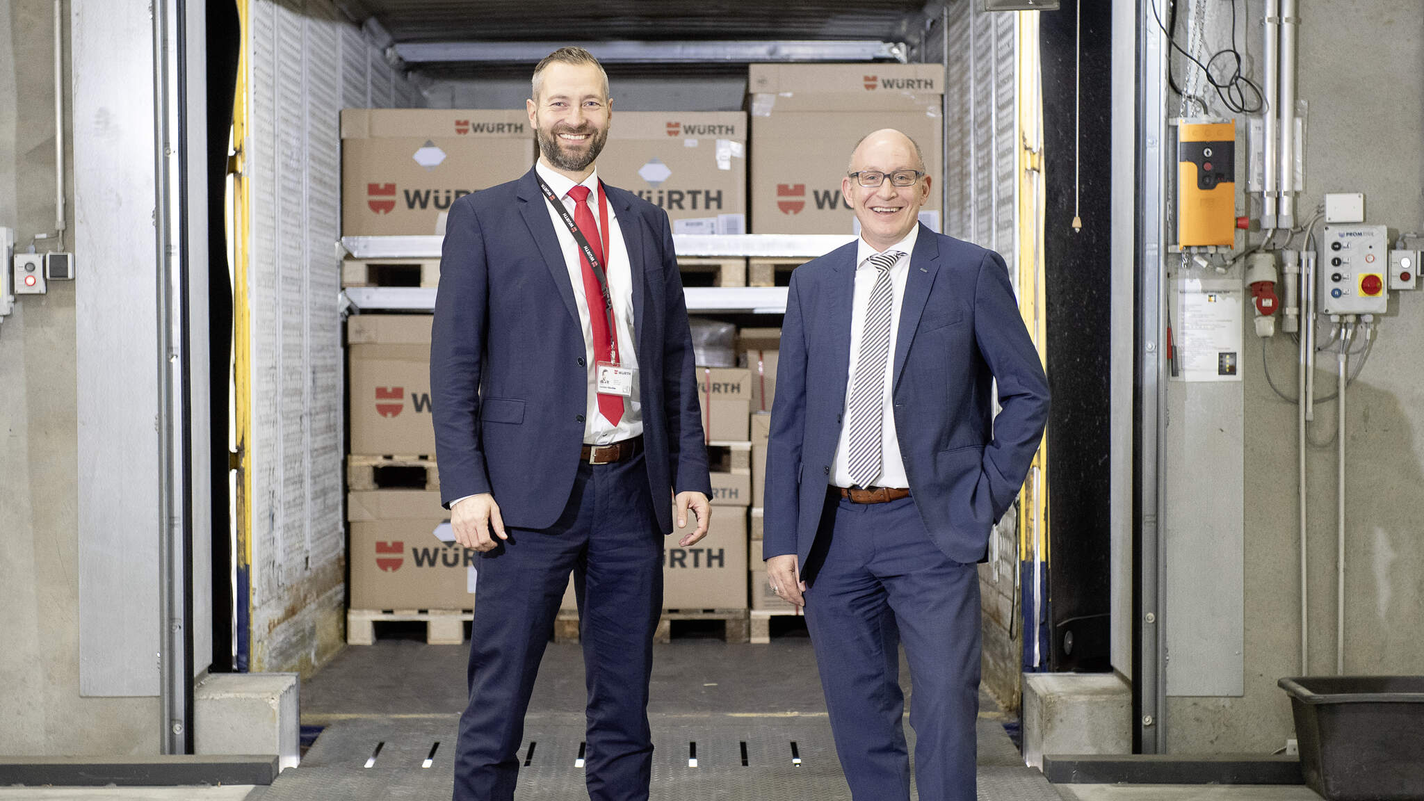 Da esquerda para a direita: Jochen Höschle, responsável pela cadeia de suprimentos da Adolf Würht GmbH & Co. KG, e Marc-Oliver Bohlender, gerente de marca da DACHSER em Öhringen