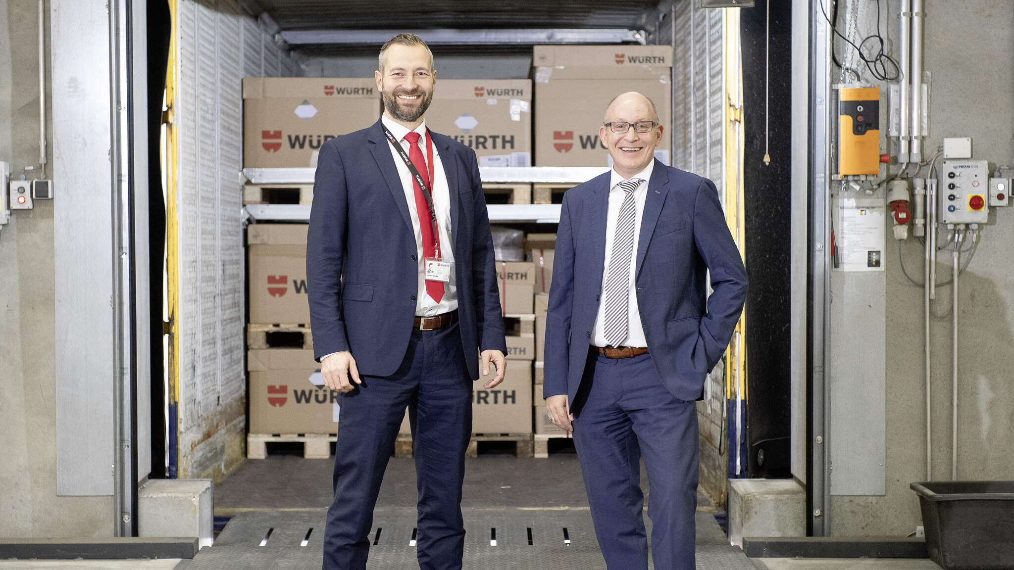 Da esquerda para a direita: Jochen Höschle, responsável pela cadeia de suprimentos da Adolf Würht GmbH & Co. KG, e Marc-Oliver Bohlender, gerente de marca da DACHSER em Öhringen Da esquerda para a direita: Jochen Höschle, responsável pela cadeia de suprimentos da Adolf Würht GmbH & Co. KG, e Marc-Oliver Bohlender, gerente de marca da DACHSER em Öhringen