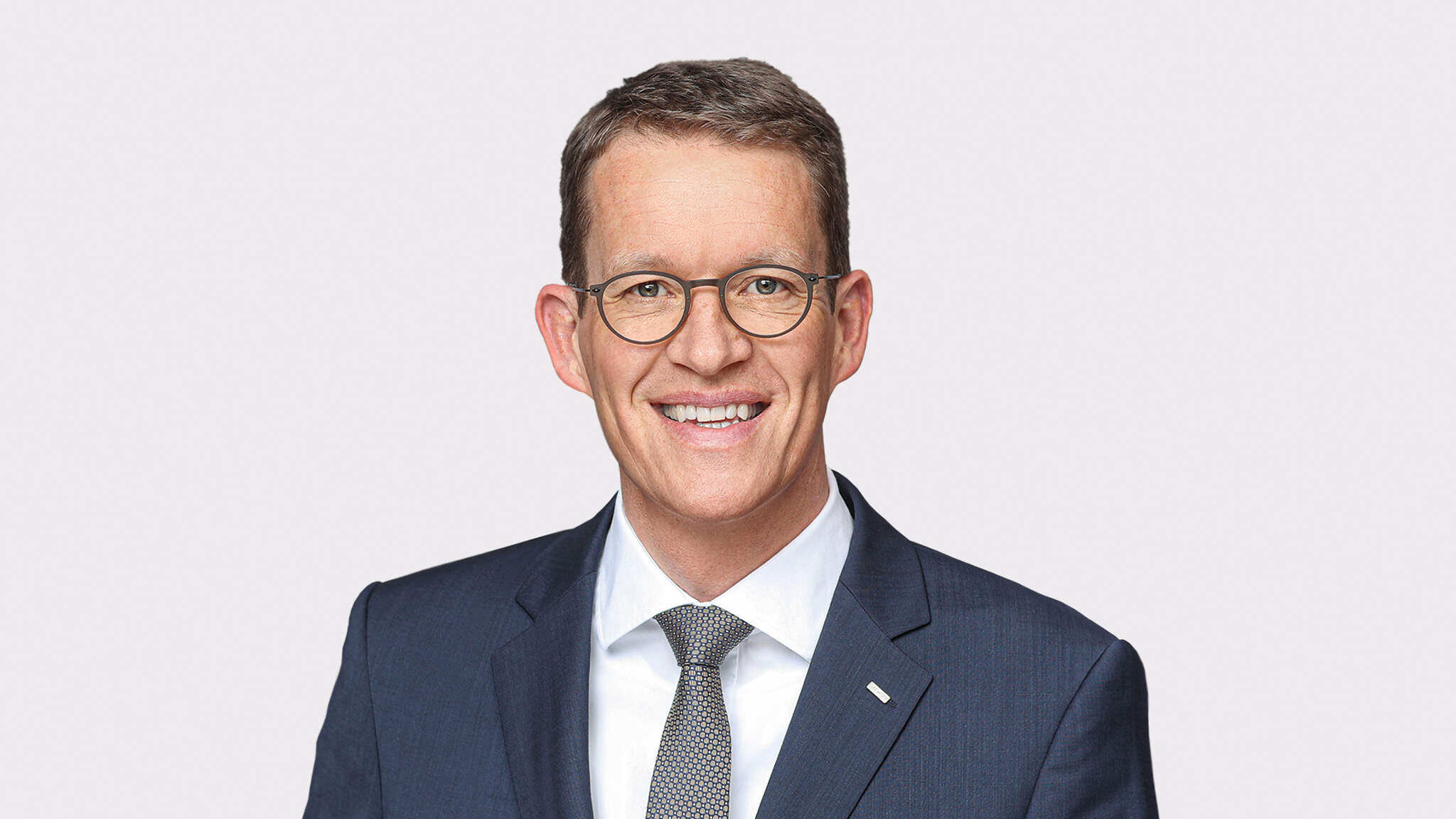 Mudança no Conselho Executivo da DACHSER: o CEO Burkhard Eling assumirá o cargo de Diretor Financeiro em uma função dupla. Mudança no Conselho Executivo da DACHSER: o CEO Burkhard Eling assumirá o cargo de Diretor Financeiro em uma função dupla.