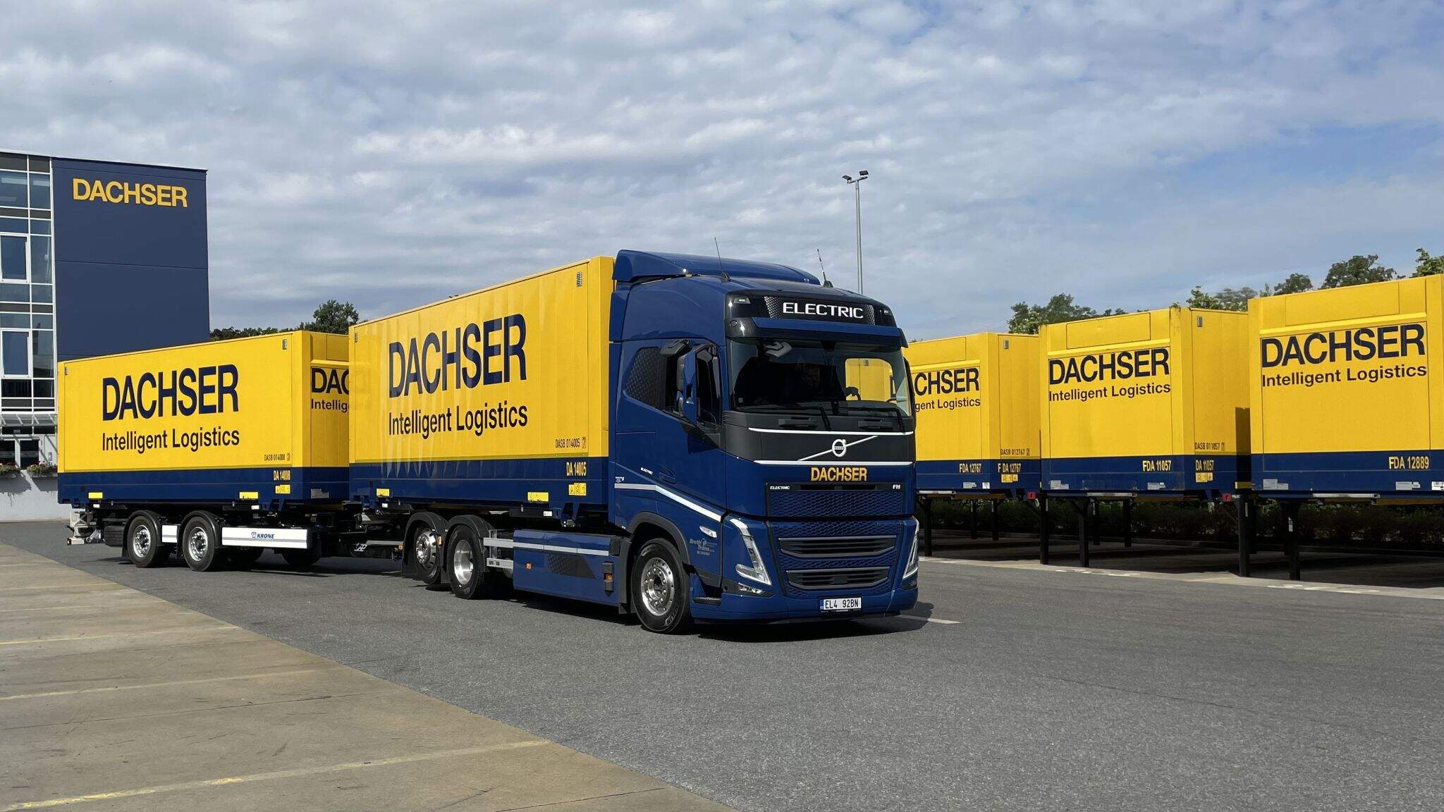 O primeiro caminhão de caixa móvel de longa distância totalmente elétrico da DACHSER